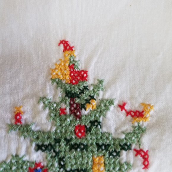 2 -TWO Vintage Lillian Vernon Christmas Tree Guest Towels Cross Stitch Bathroom - Picture 16 of 17